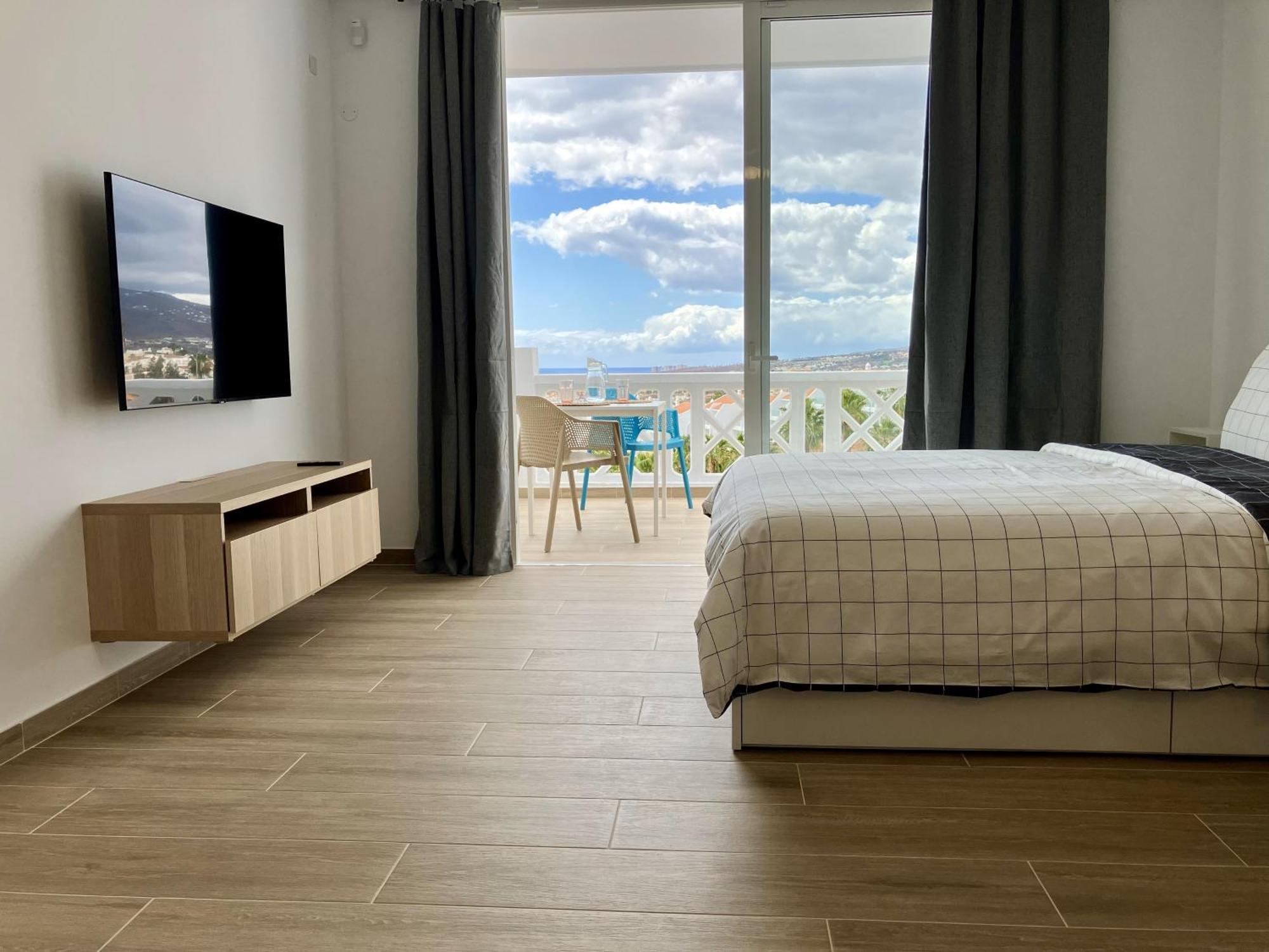 Costa Adeje - Modern Apartment With Terrace Views Of Ocean & Sunset Екстериор снимка